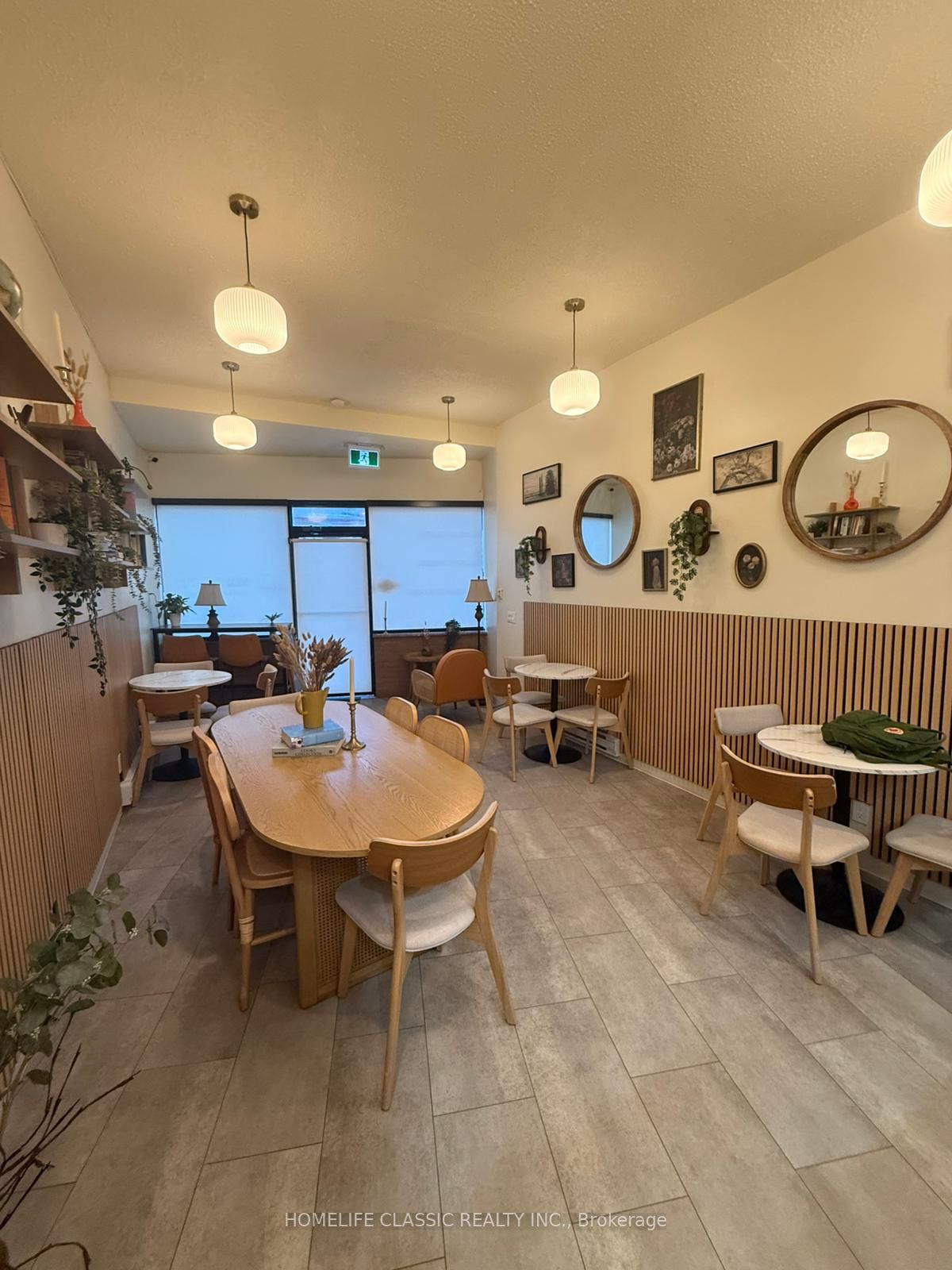 1420 Dundas Street W