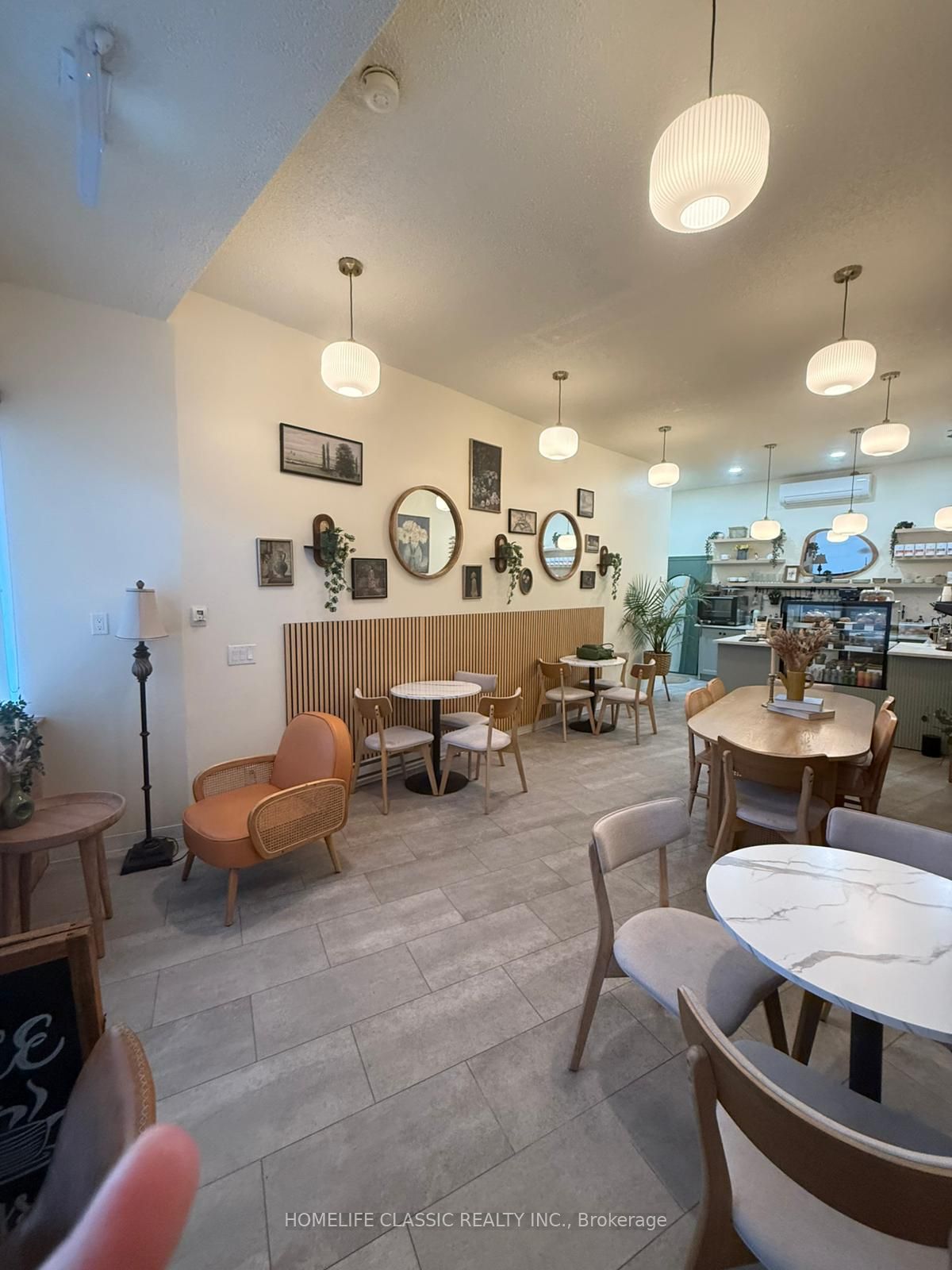 1420 Dundas Street W