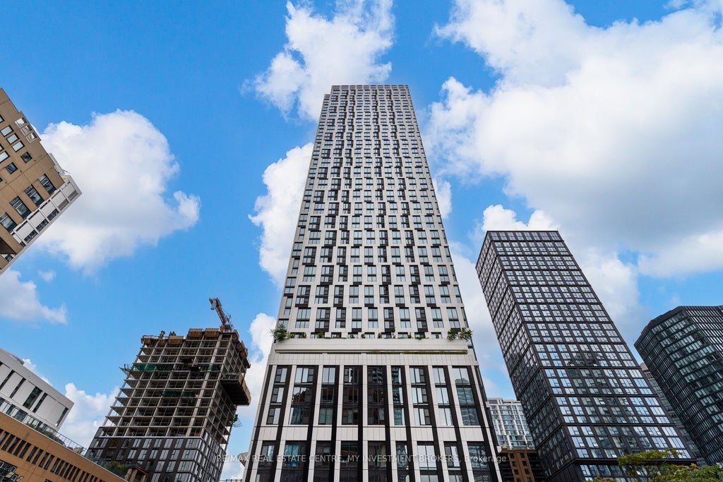 Photo of 252 Church Street #2009, Toronto, ON M5B 0E6 (MLS # C13811830)