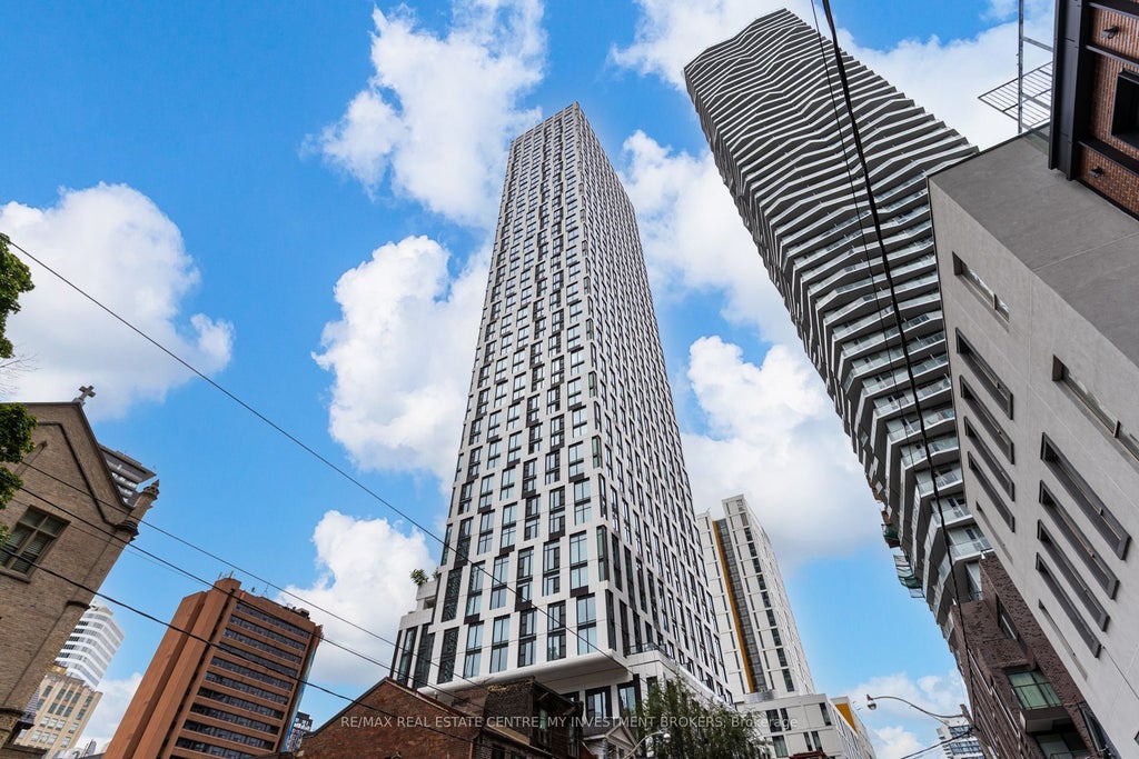 Photo of 252 Church Street #2009, Toronto, ON M5B 0E6 (MLS # C13811830)