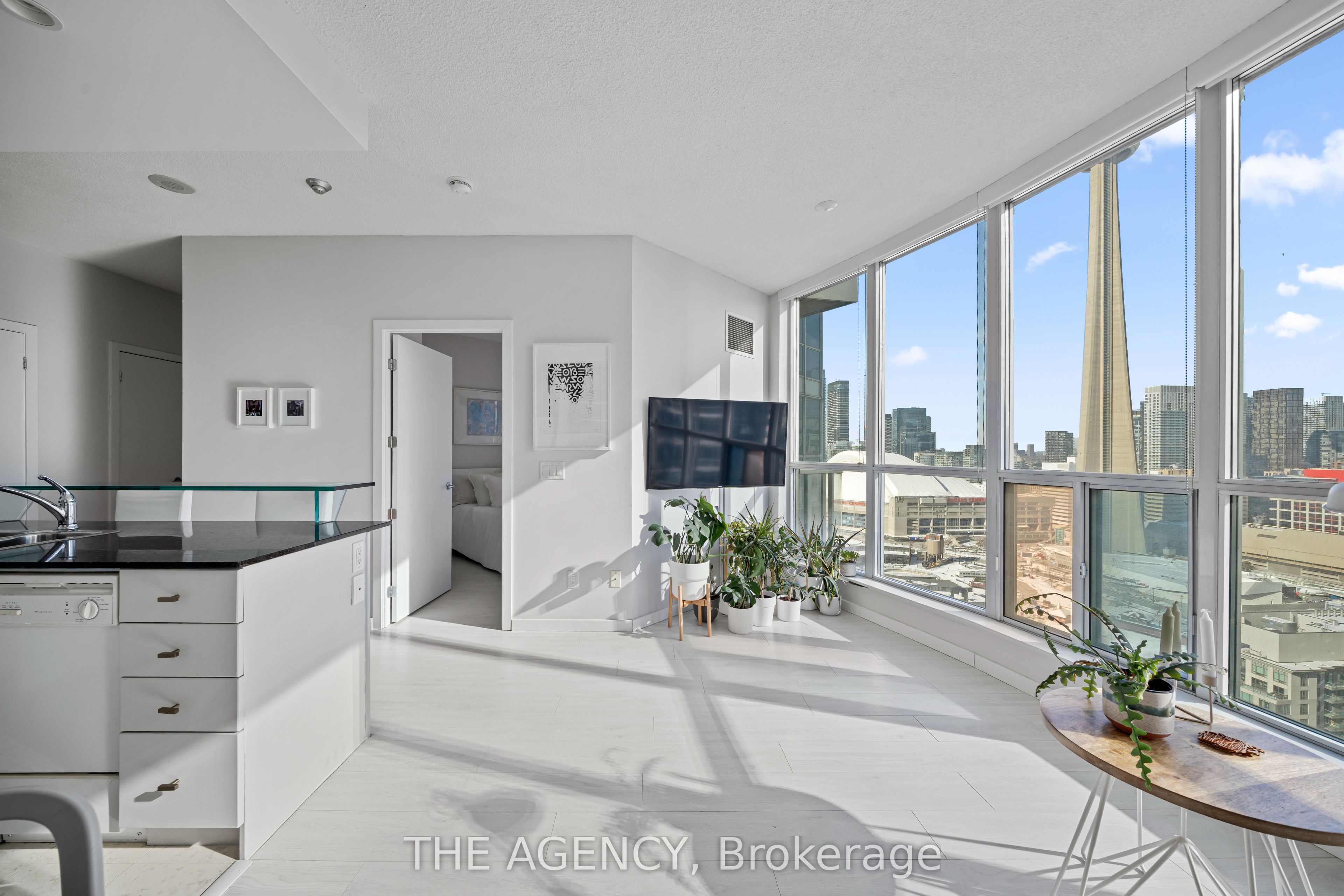 208 Queens Quay W 3313