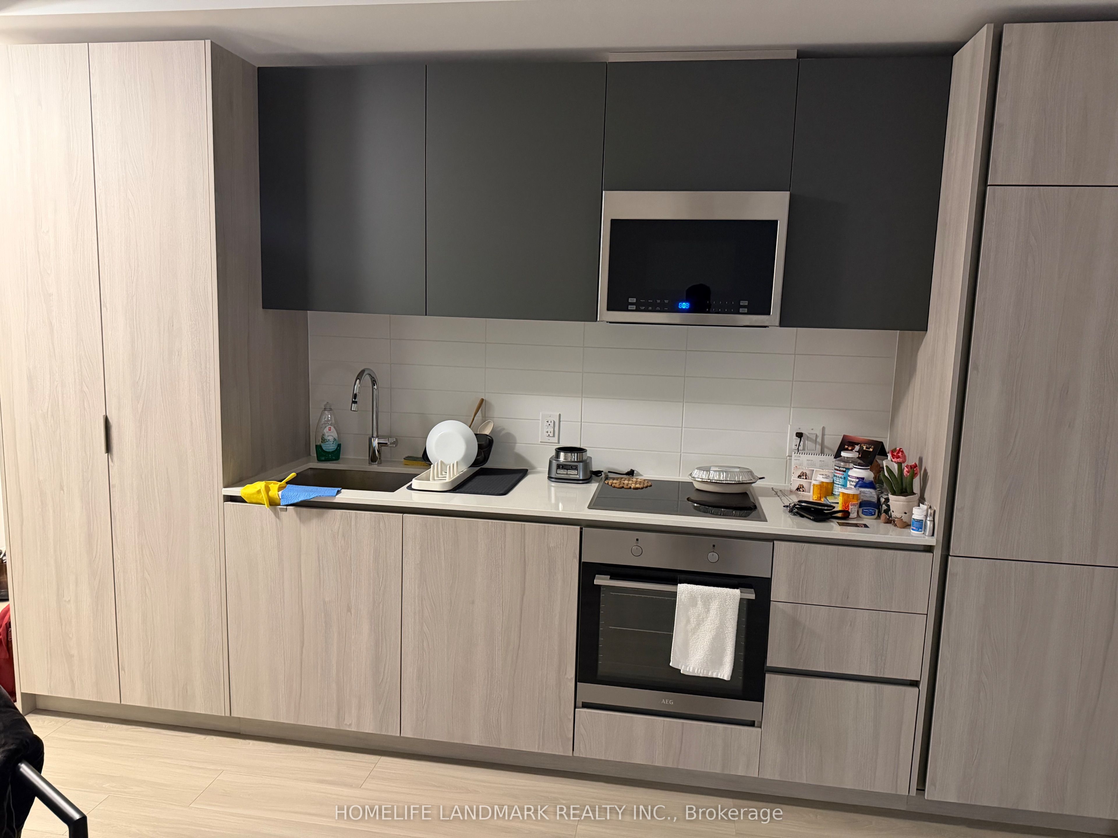 8 Widmer Street 3715