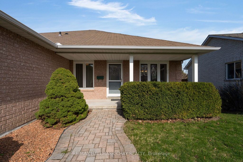 Photo of 42 Webb Street, Barrie, ON L4N 6V2 (MLS # S13041106)