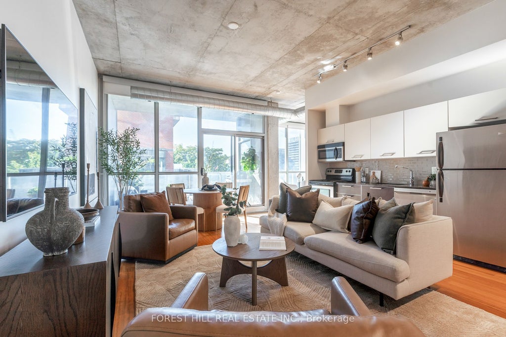 Photo of 60 Bathurst Street #415, Toronto, ON M5V 2P4 (MLS # C13868740)