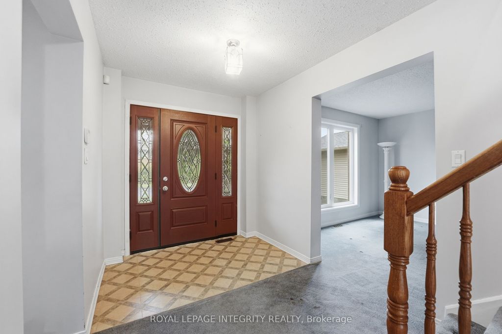 Photo of 2133 Lenester Avenue, McKellar Heights - Glabar Park and Area, ON K2A 4A9 (MLS # X13141362)