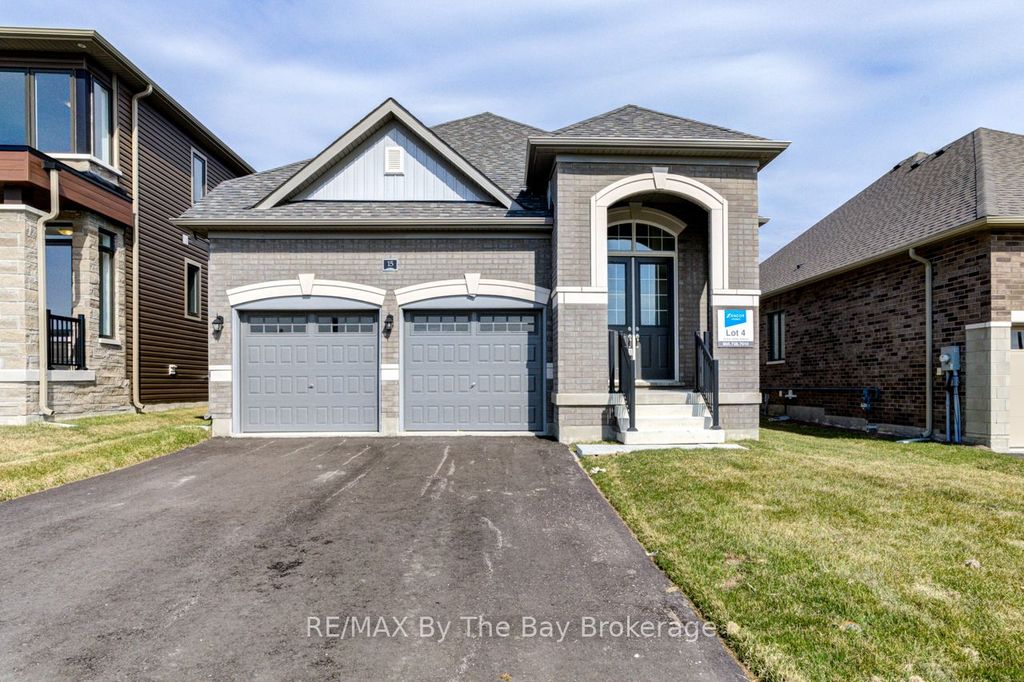 Photo of 15 Sun Valley Avenue, Wasaga Beach, ON L9Z 0N6 (MLS # S13033342)