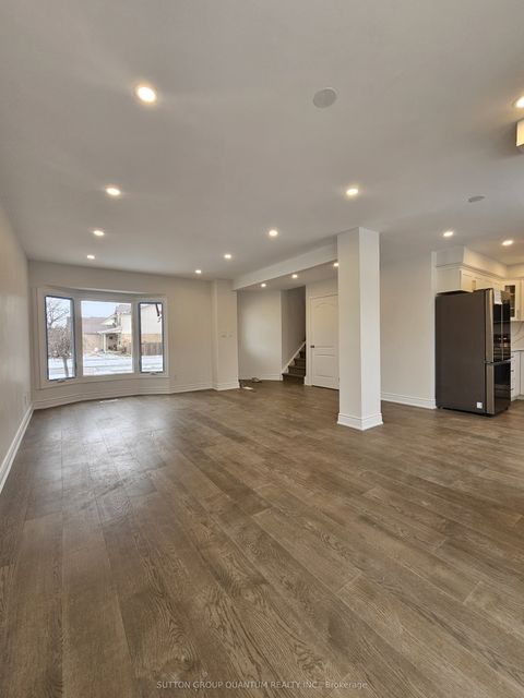 2084 Hunt Crescent Burlington ON L7M 2N9