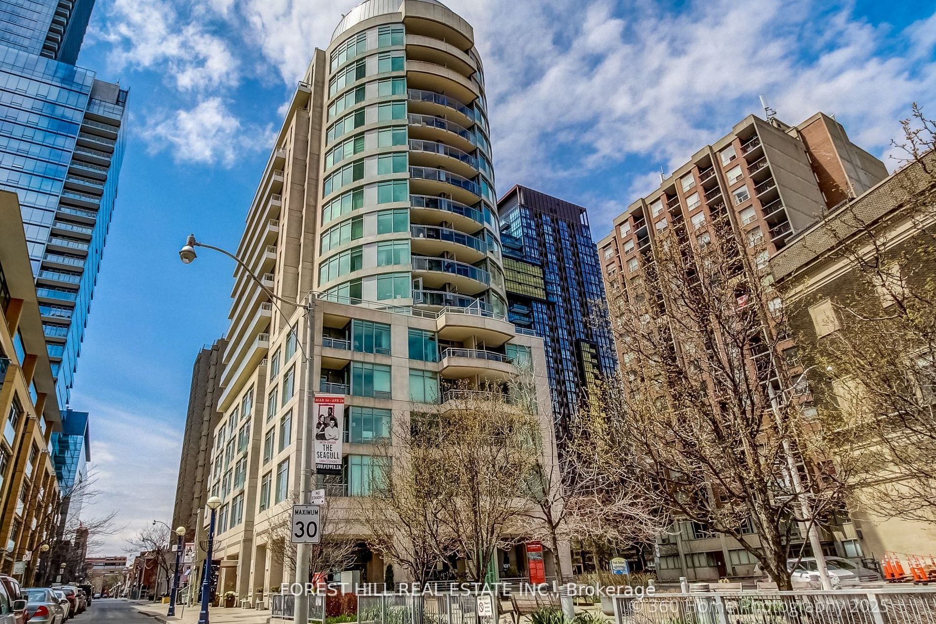 8 Scollard Street 302