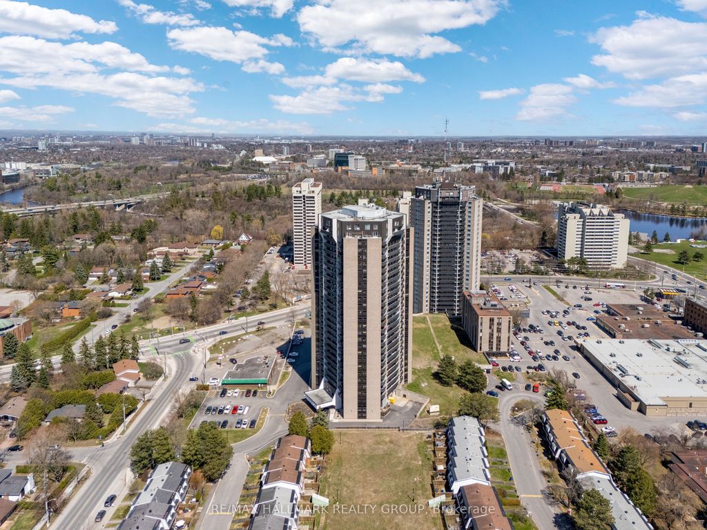 Photo of 900 Dynes Road #407, Mooneys Bay - Carleton Heights and Area, ON K2C 3L6 (MLS # X13063242)