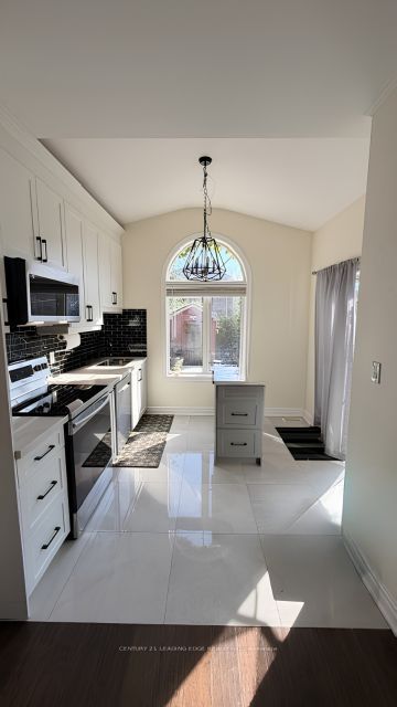 2443 Newcastle Crescent