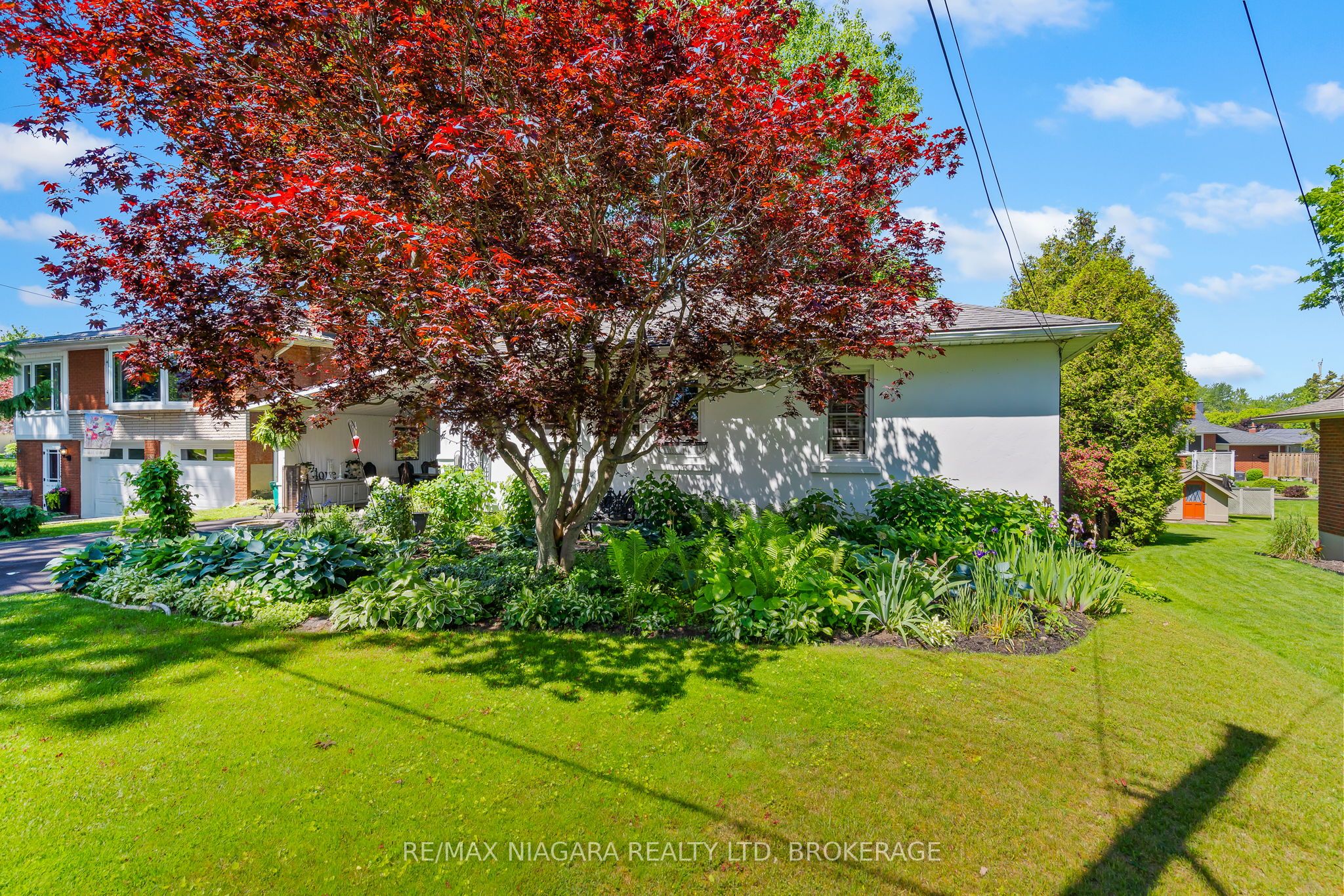48 Oakridge Crescent