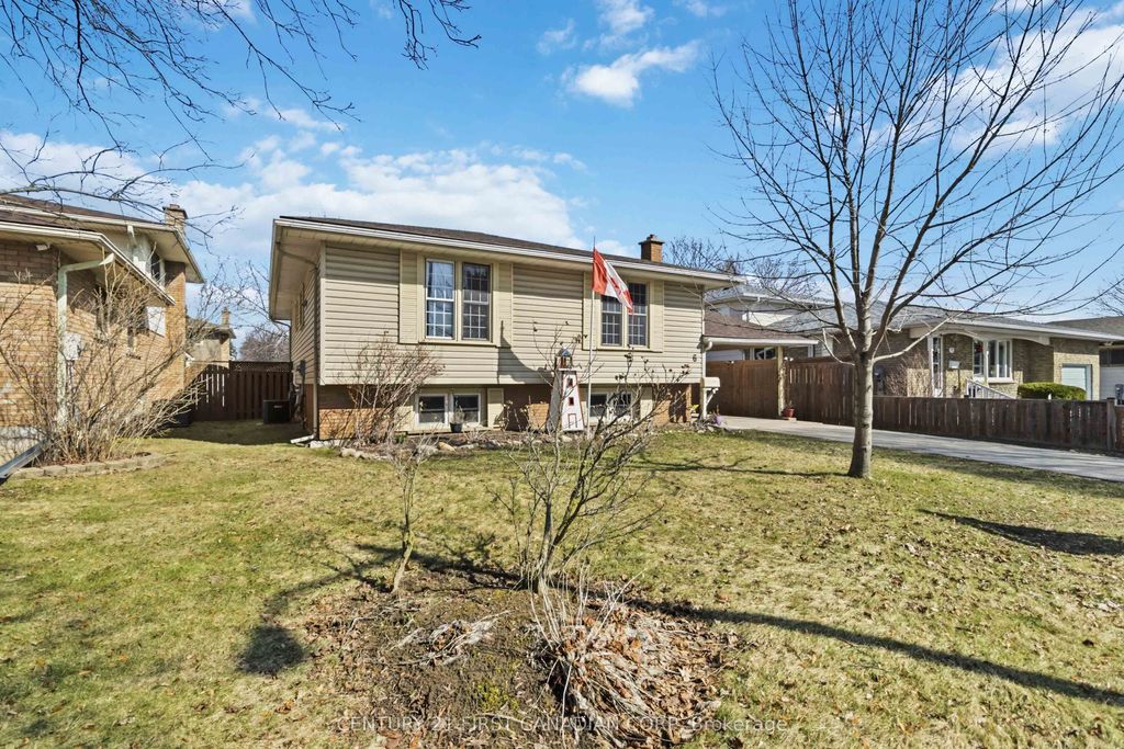 Photo of 6 Spartan Drive, Brantford, ON N3R 6C7 (MLS # X12942436)