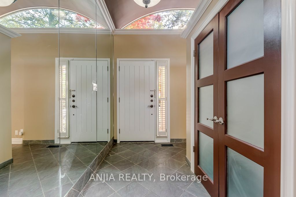 2419 Lionheart Crescent