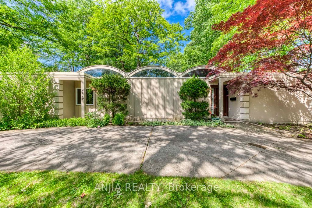 2419 Lionheart Crescent