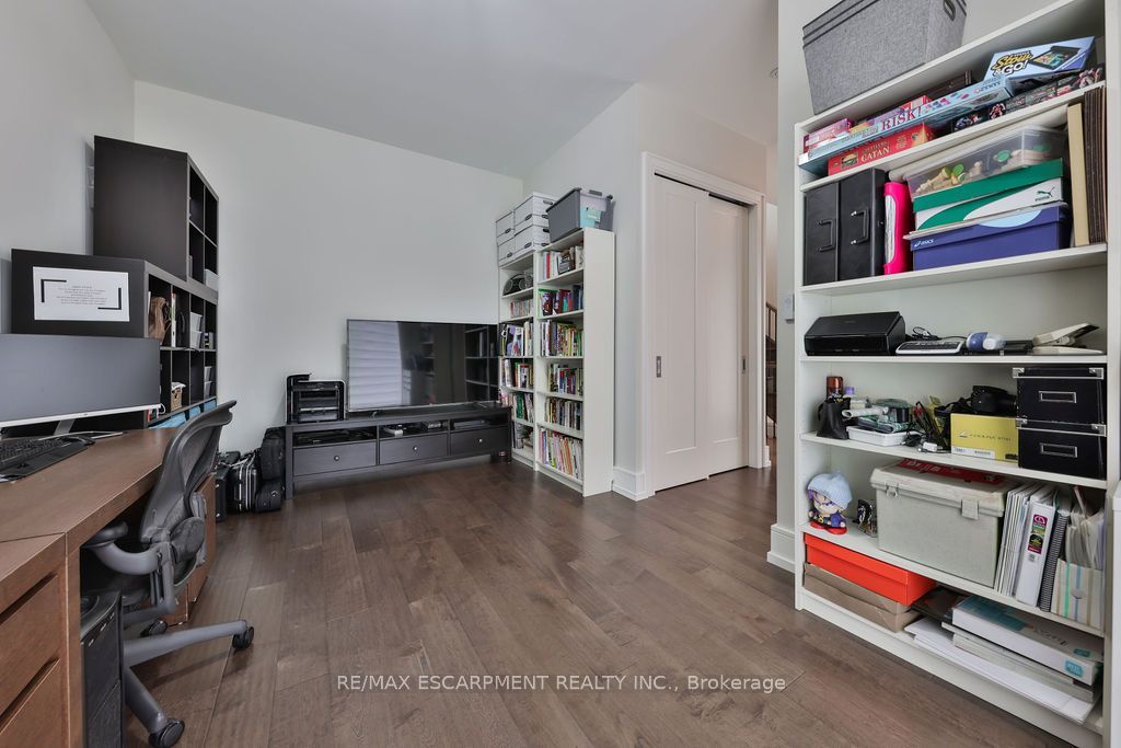 10 Maple Grove Drive 16
