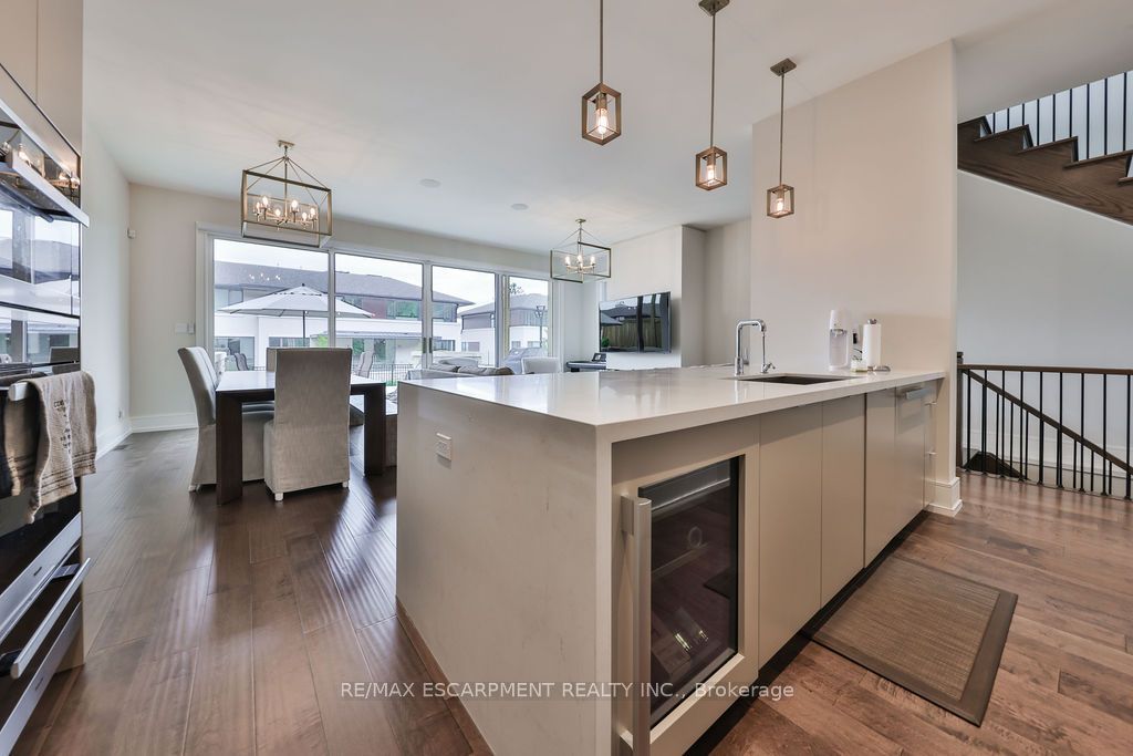 10 Maple Grove Drive 16