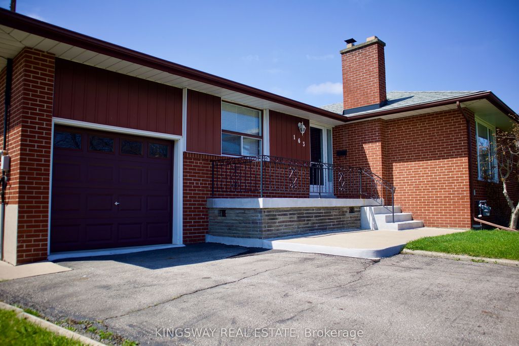 Photo of 163 Floradale Drive, Mississauga, ON L5B 1G2 (MLS # W13075444)
