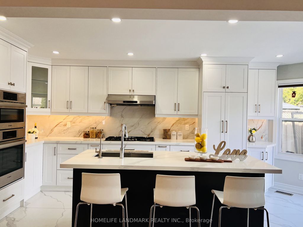 Photo of 887 College Manor Drive, Newmarket, ON L3Y 8G9 (MLS # N12980712)