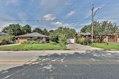 40 Weldrick Road W Richmond Hill ON L4C 3T8