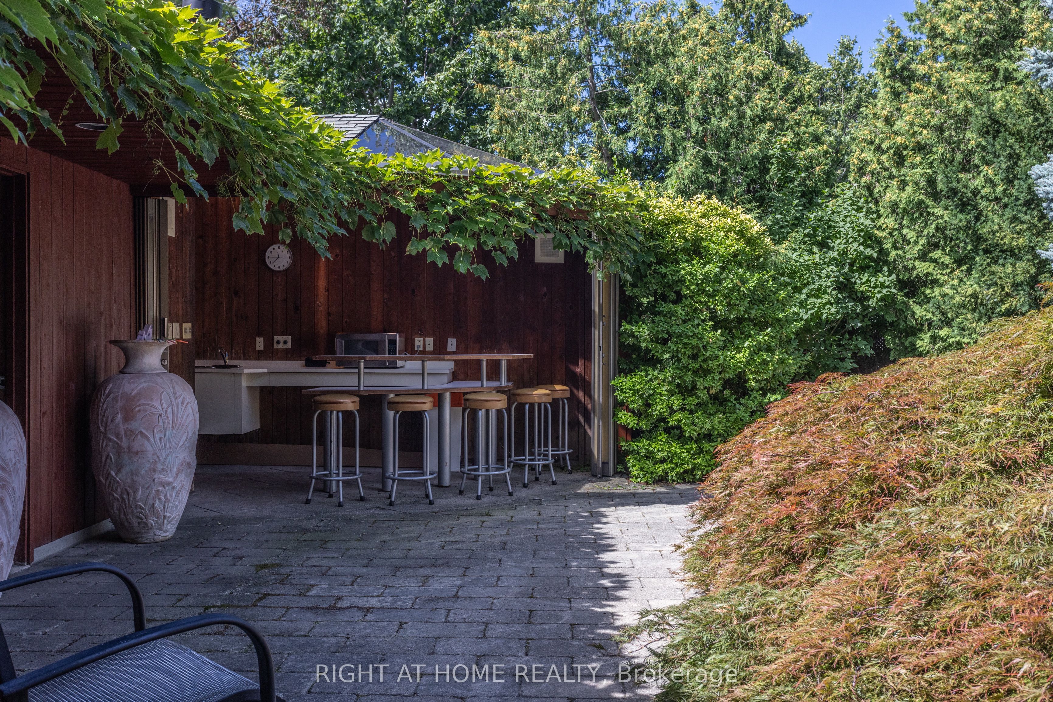 428 Russell Hill Road