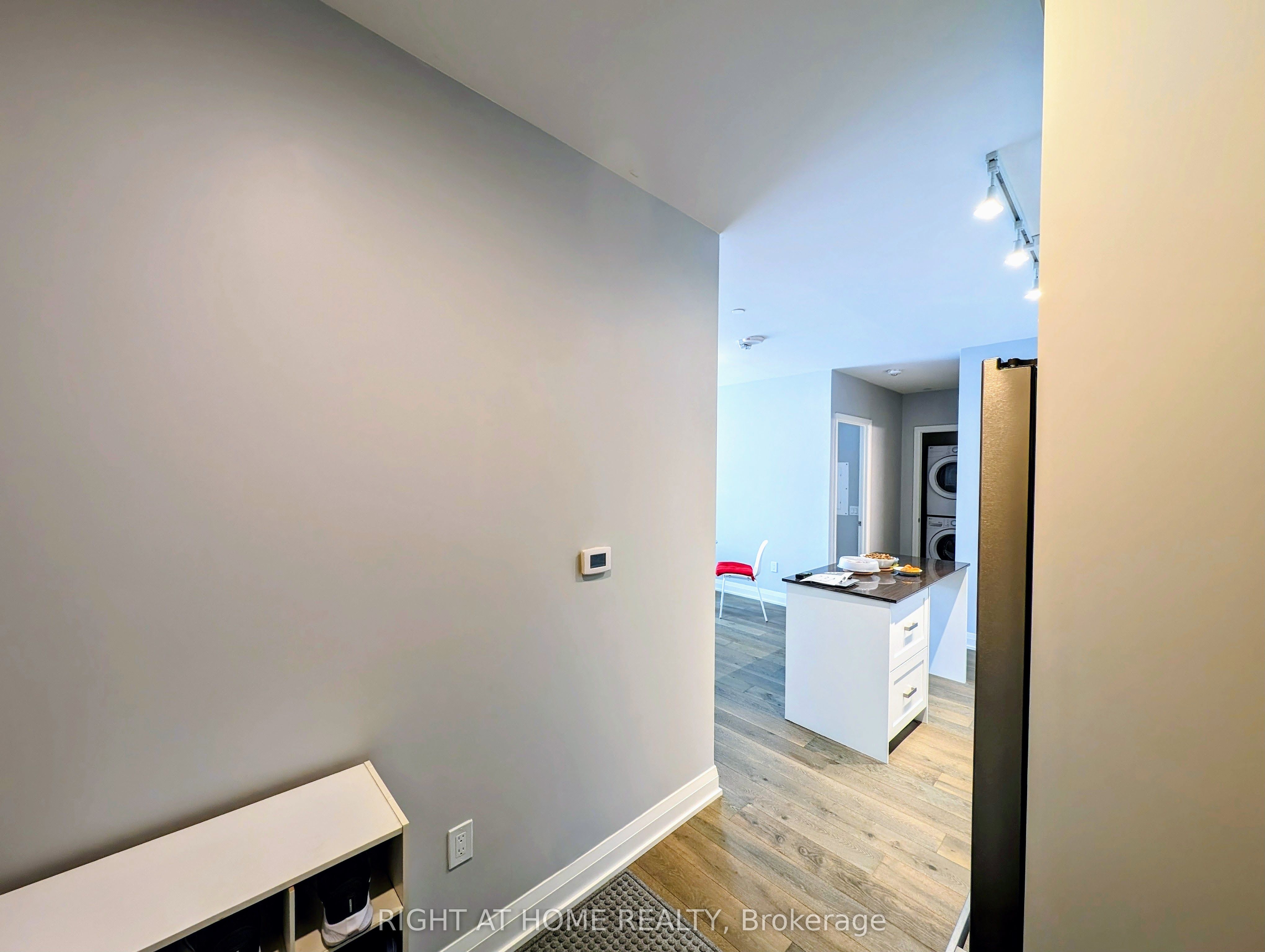 293 The Kingsway N/A 425