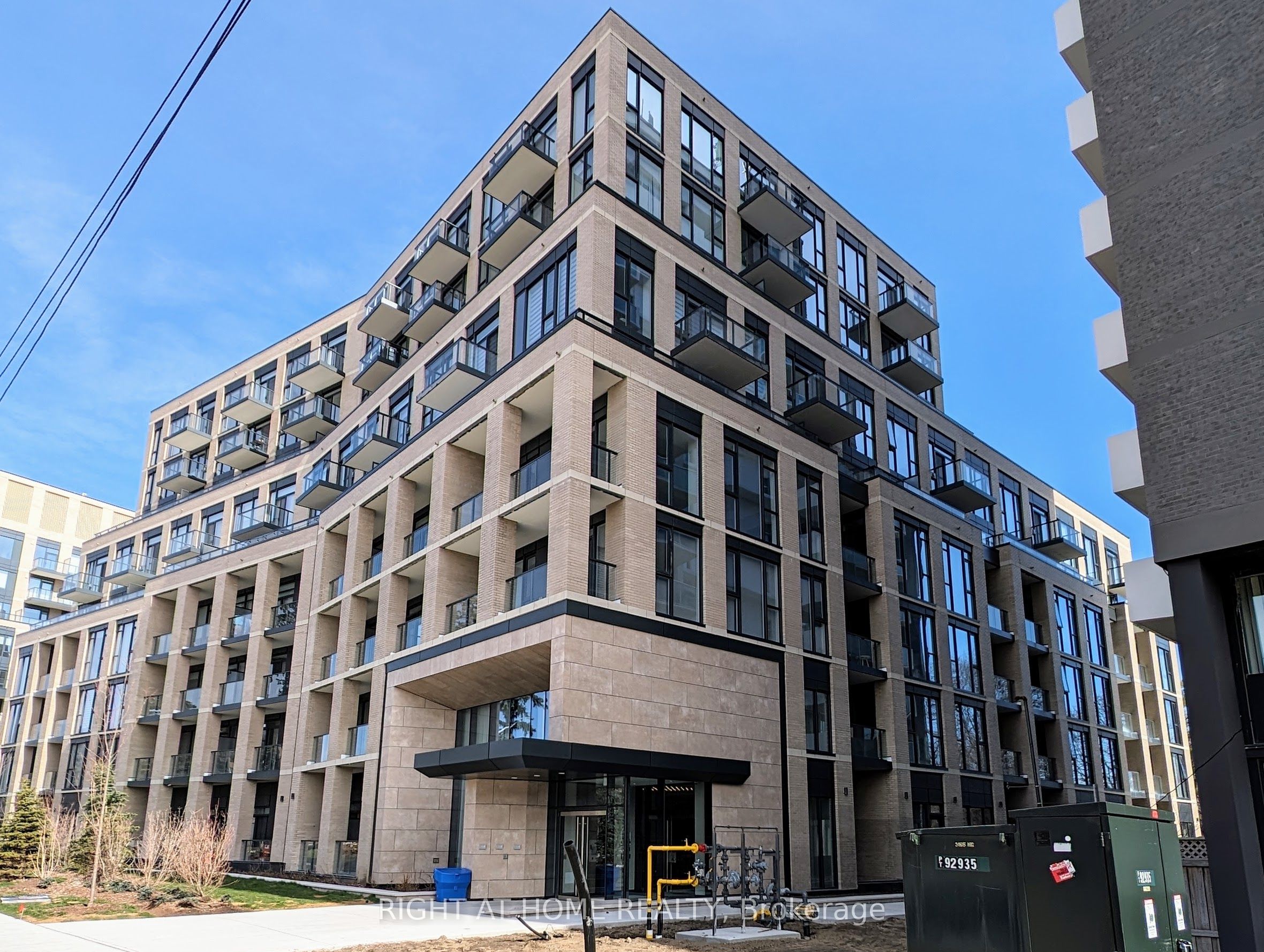 293 The Kingsway N/A 425