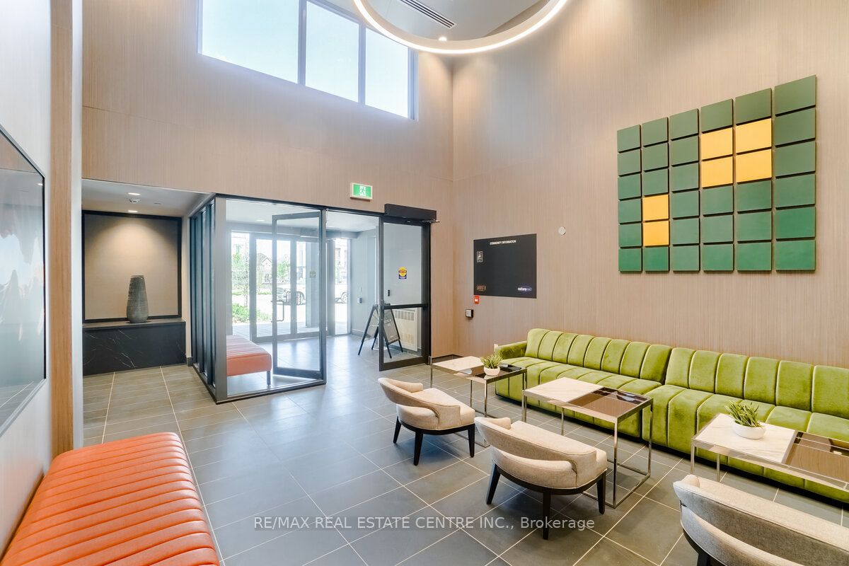 95 DUNDAS Street W 119