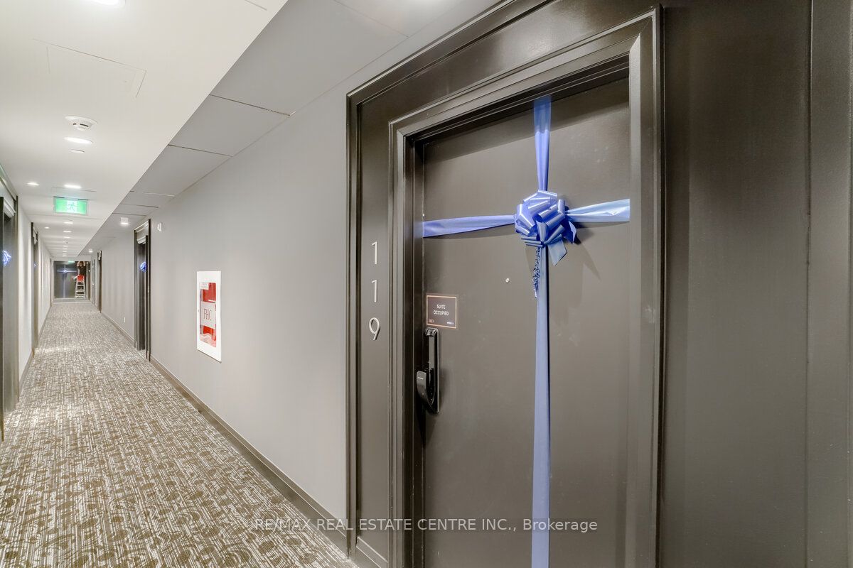 95 DUNDAS Street W 119