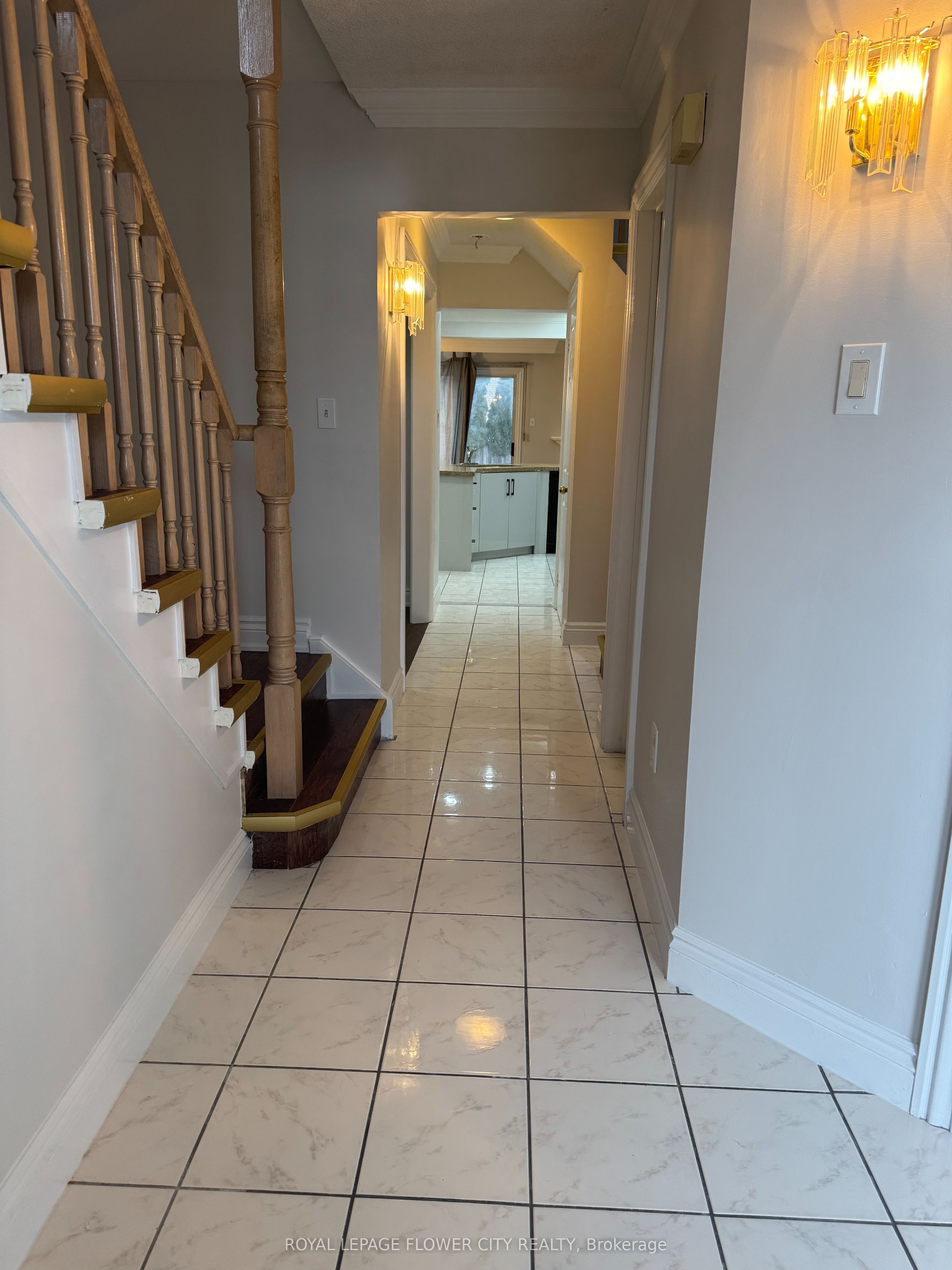 16 Langdale Crescent