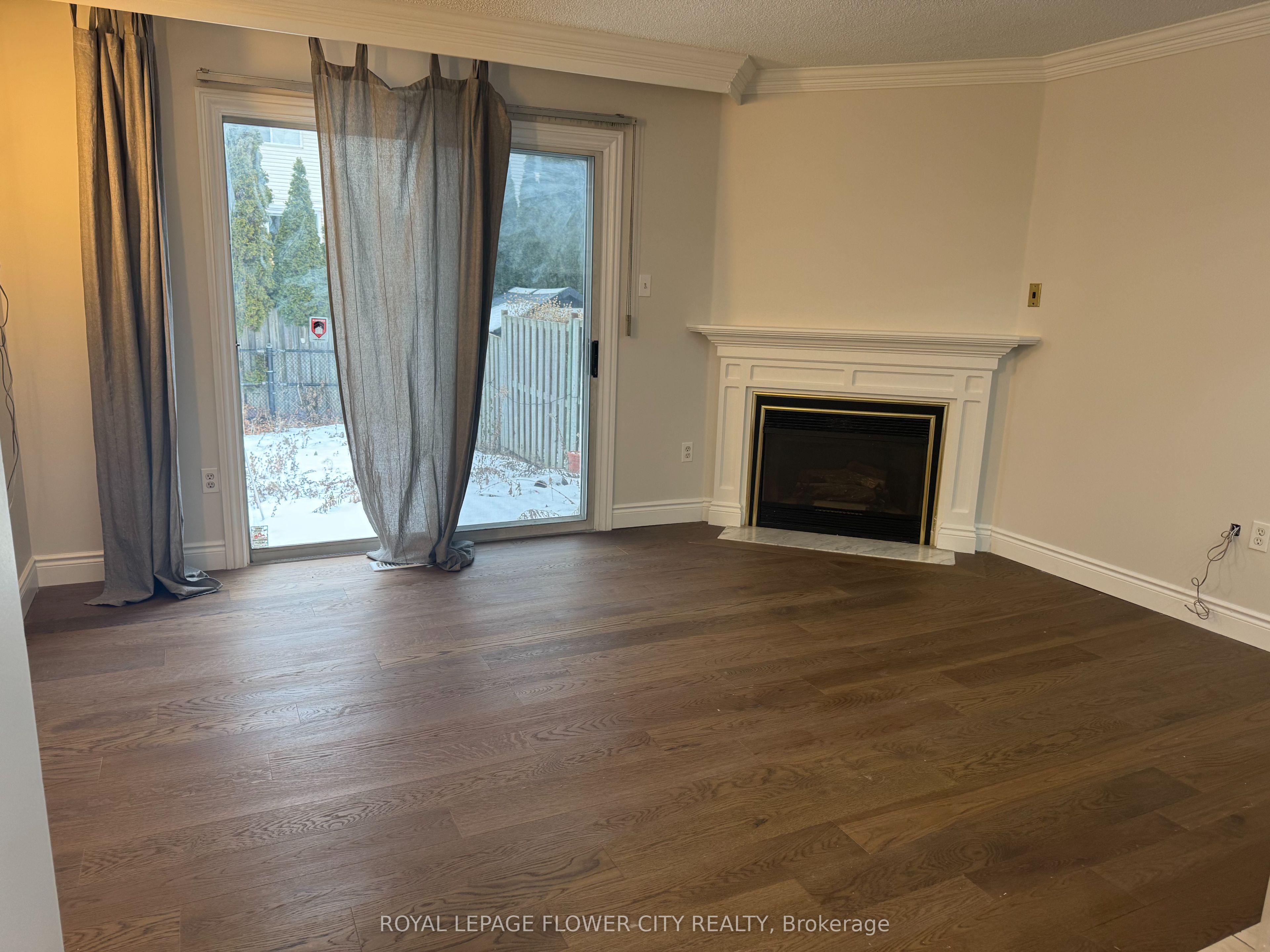 16 Langdale Crescent