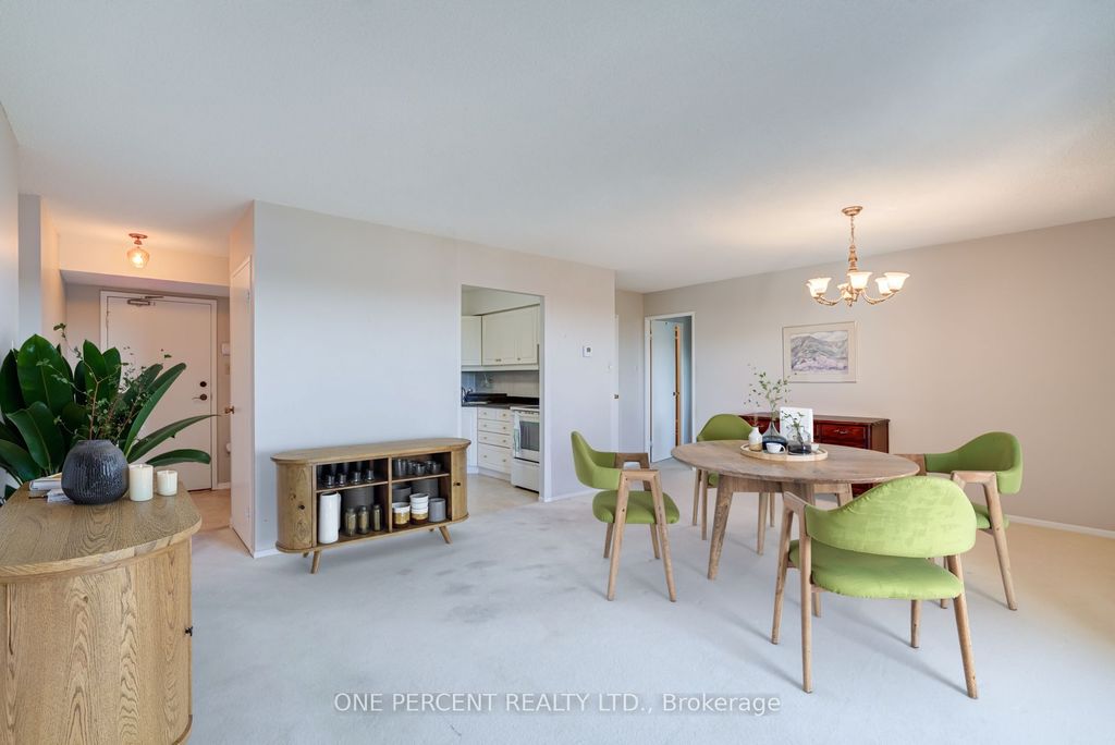 Photo of 20 William Roe Boulevard #705, Newmarket, ON L3Y 5V6 (MLS # N12632420)