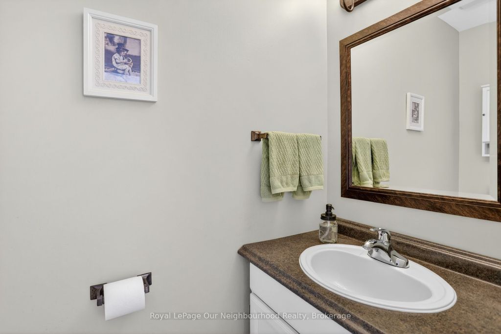 Photo of 656 Hillcroft Street, Oshawa, ON L1G 7K6 (MLS # E13023336)