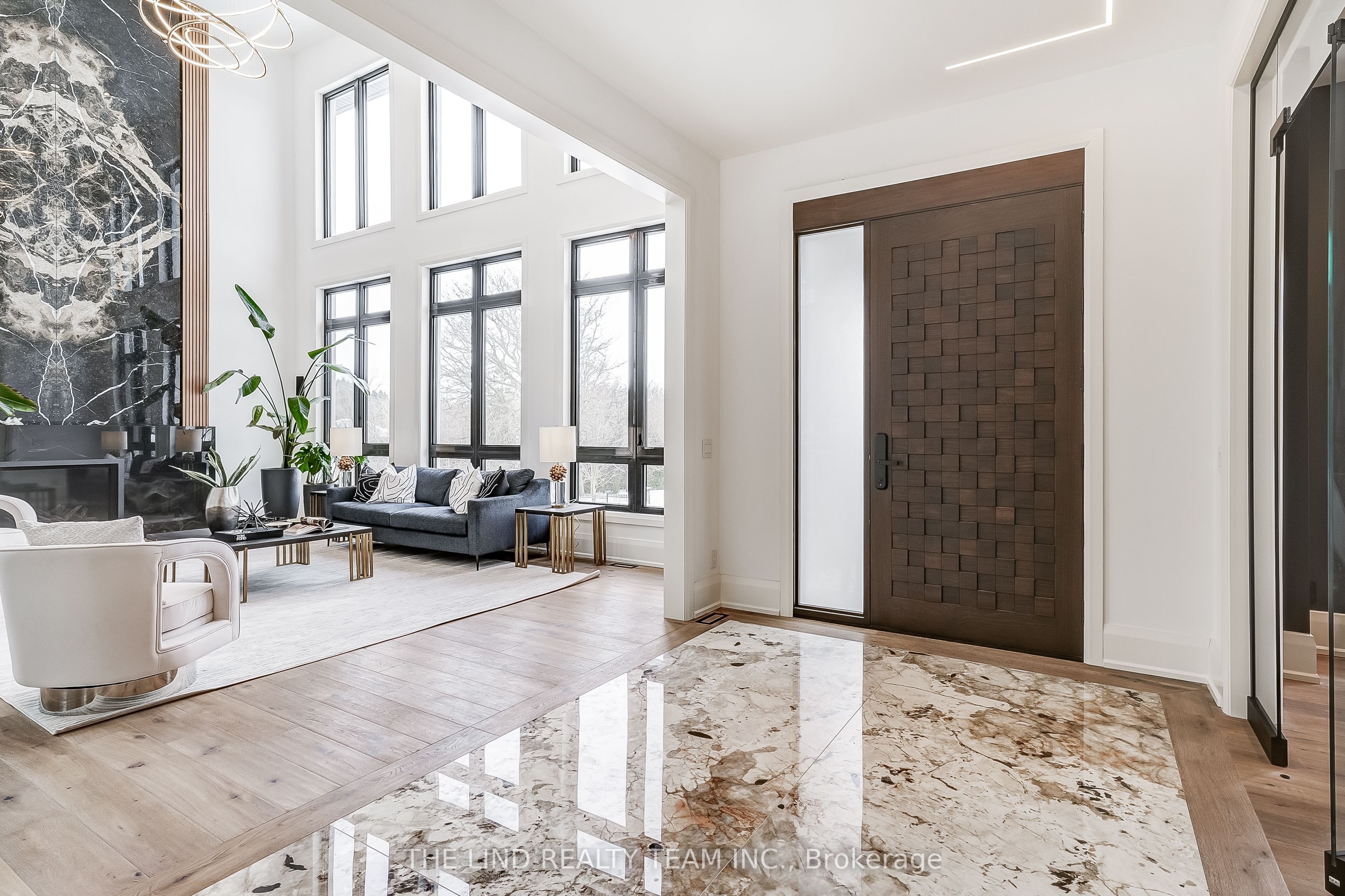 211 Kennedy Street W