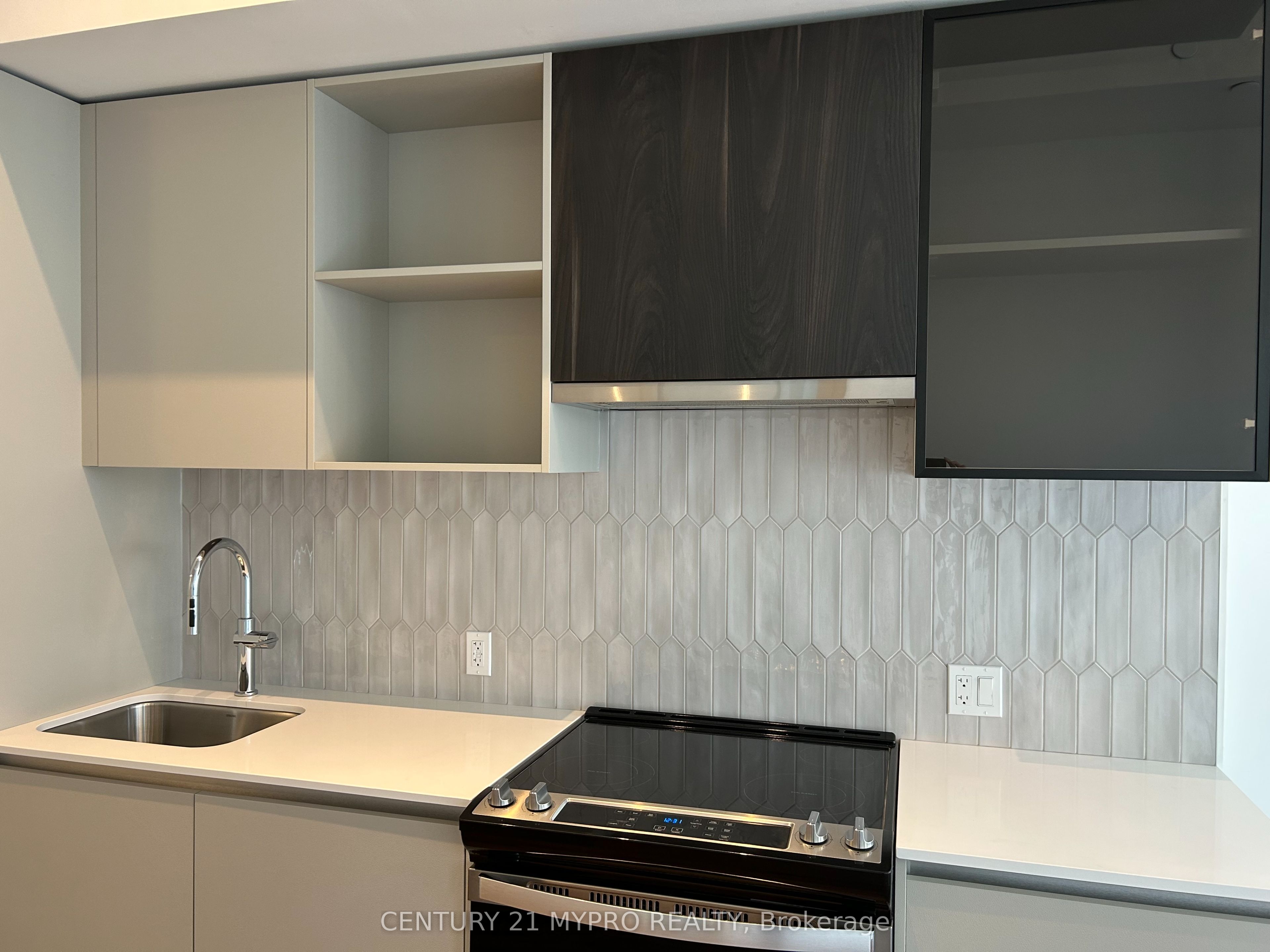 405 Dundas Street W 217