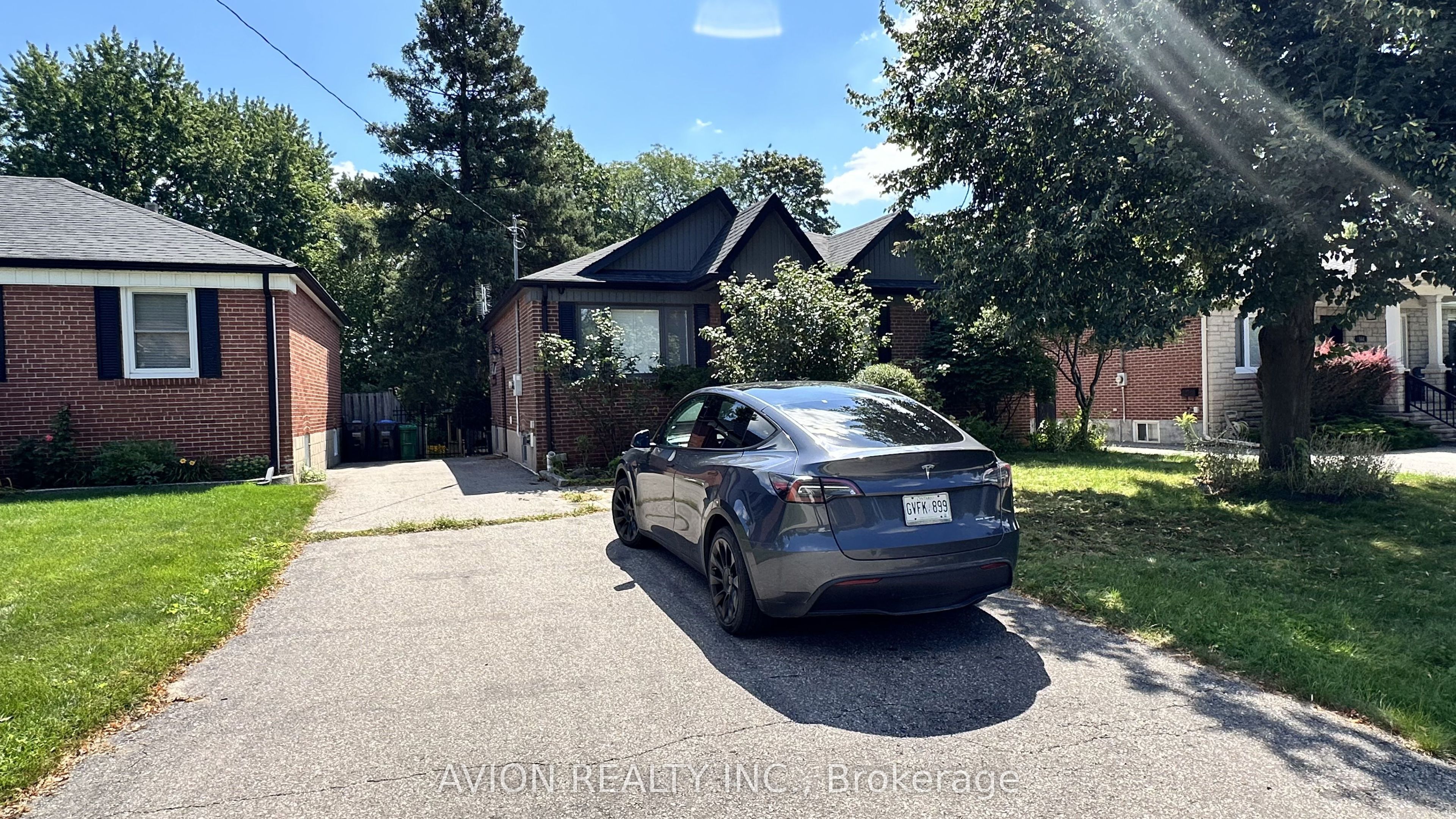 570 Exbury Crescent BSMT