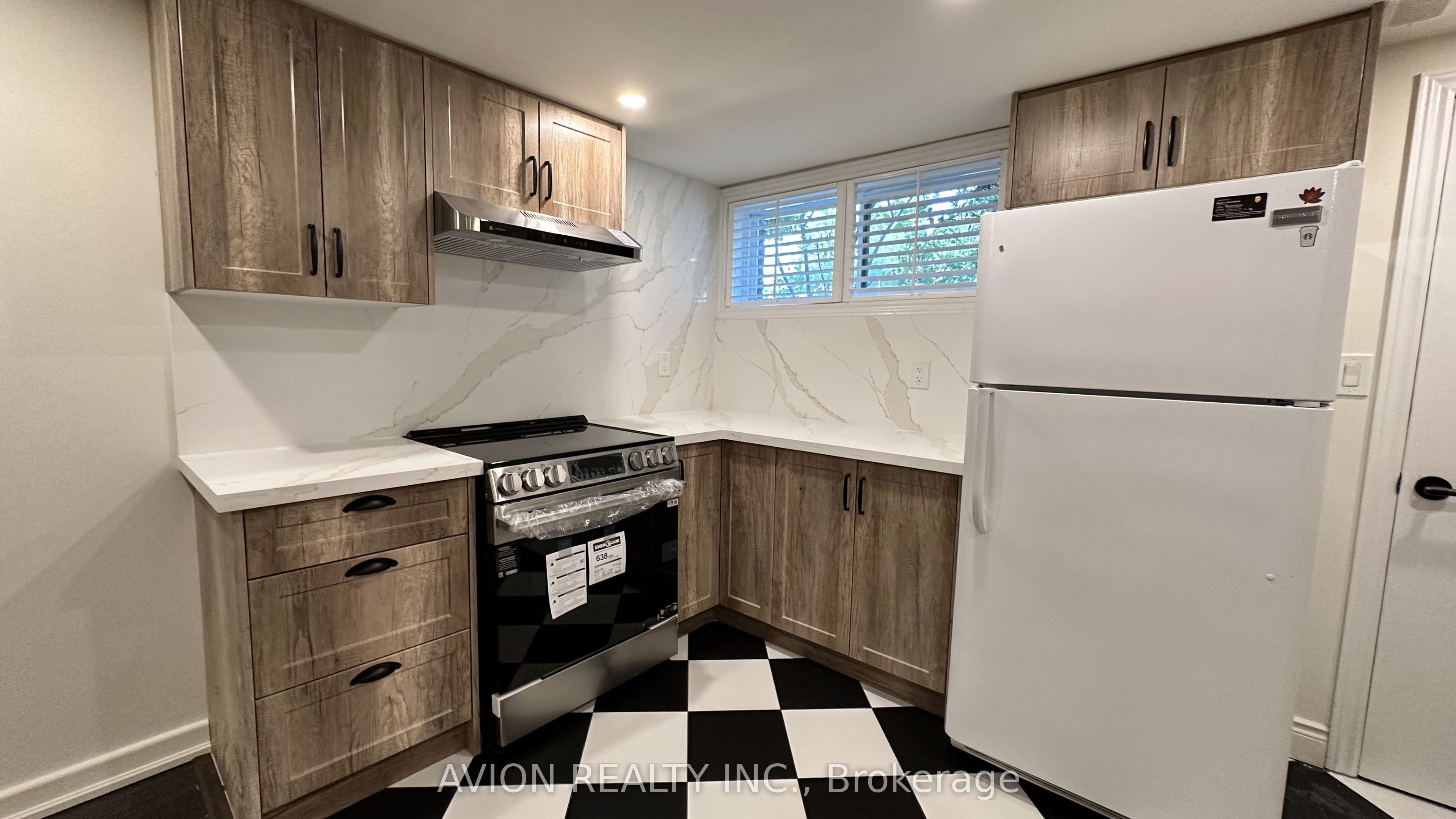570 Exbury Crescent BSMT