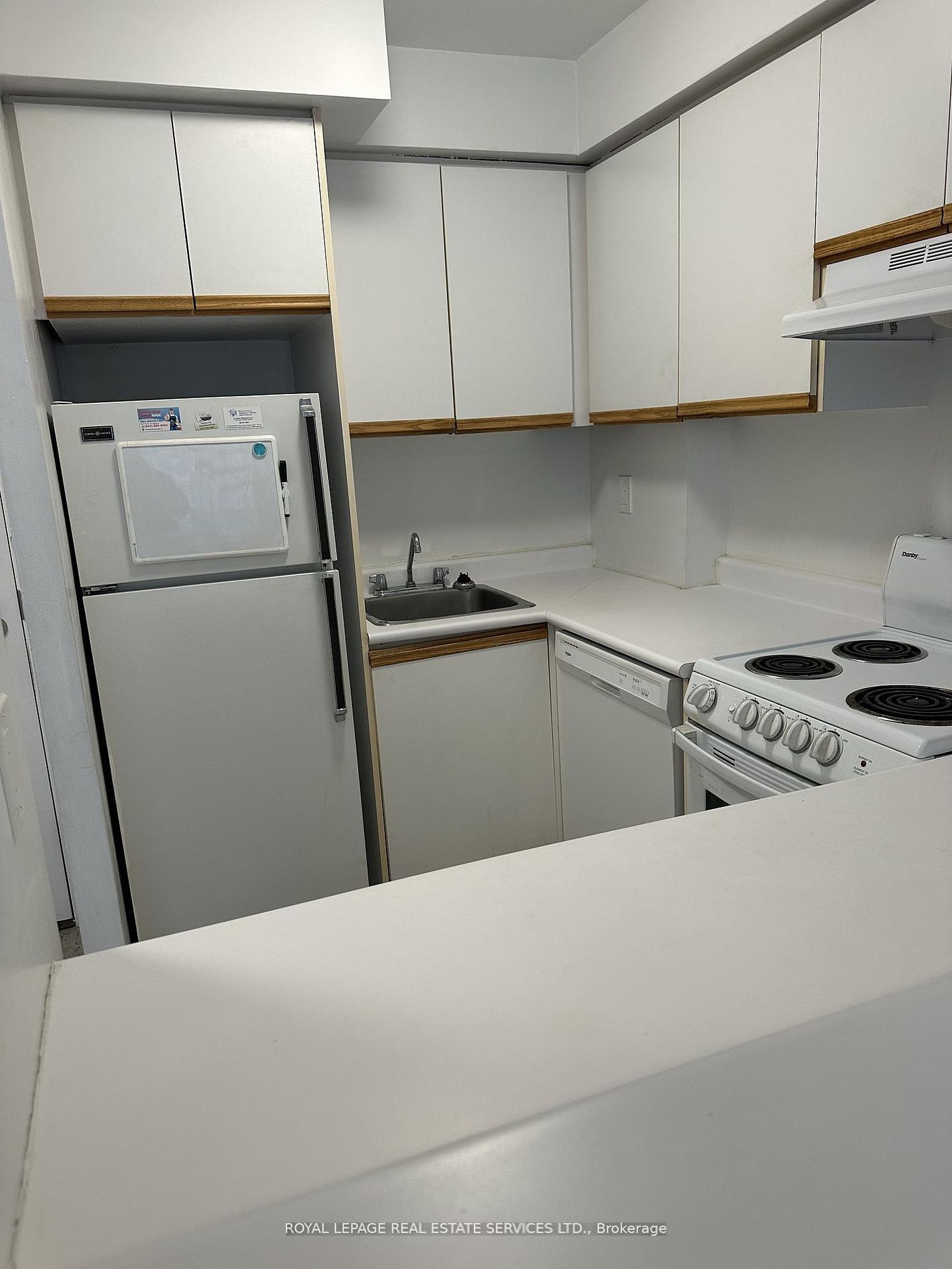 2261 Lake Shore Boulevard W 1105