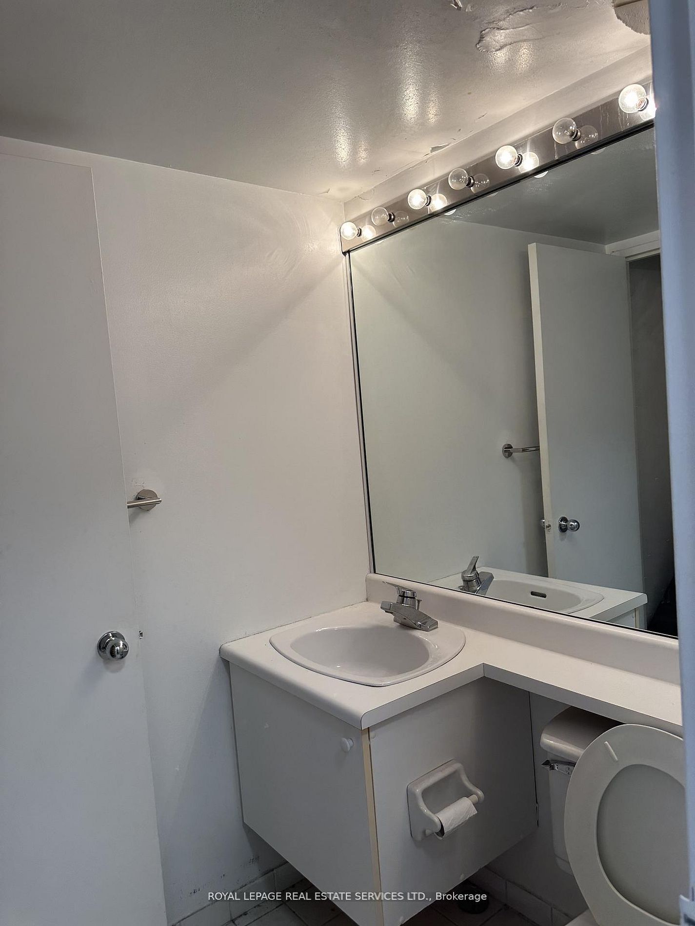 2261 Lake Shore Boulevard W 1105