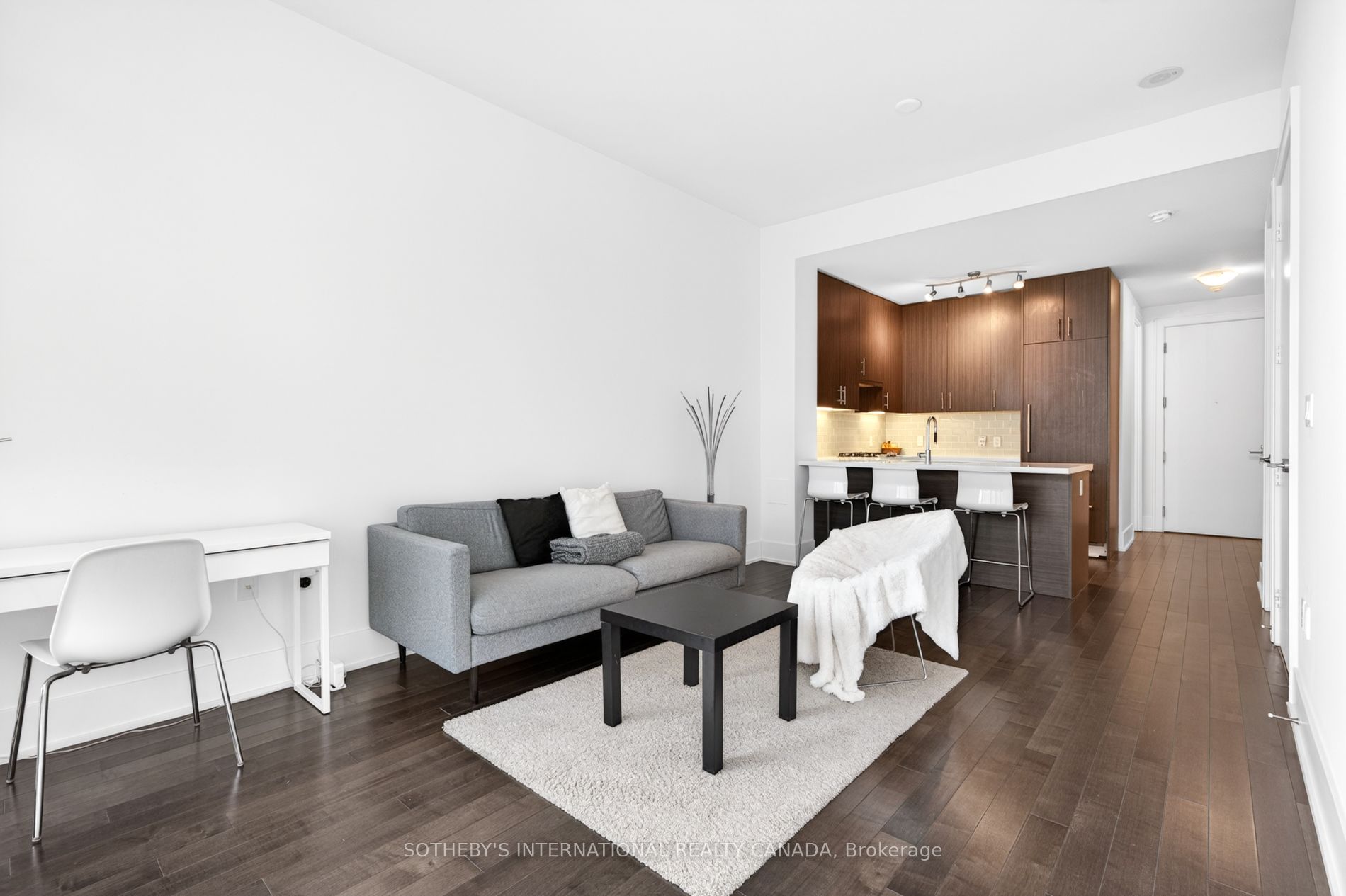 39 Queens Quay N/A E 816
