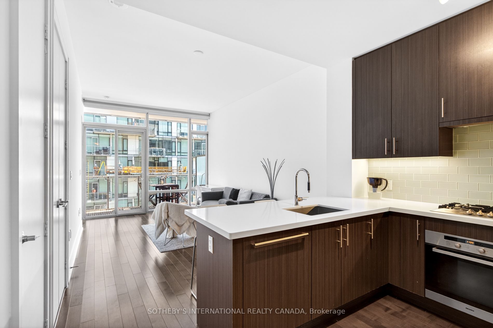 39 Queens Quay N/A E 816