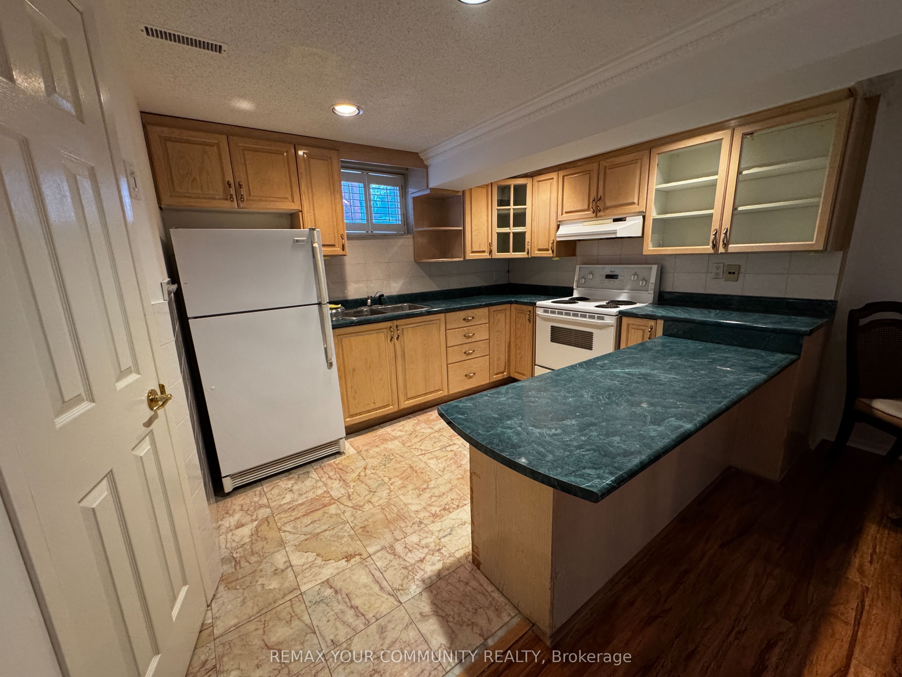 198 Stephen Street Basement