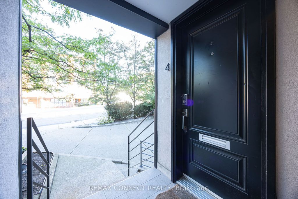 Photo of 517 Kingston Road #4, Toronto, ON M4L 1V5 (MLS # E13048560)