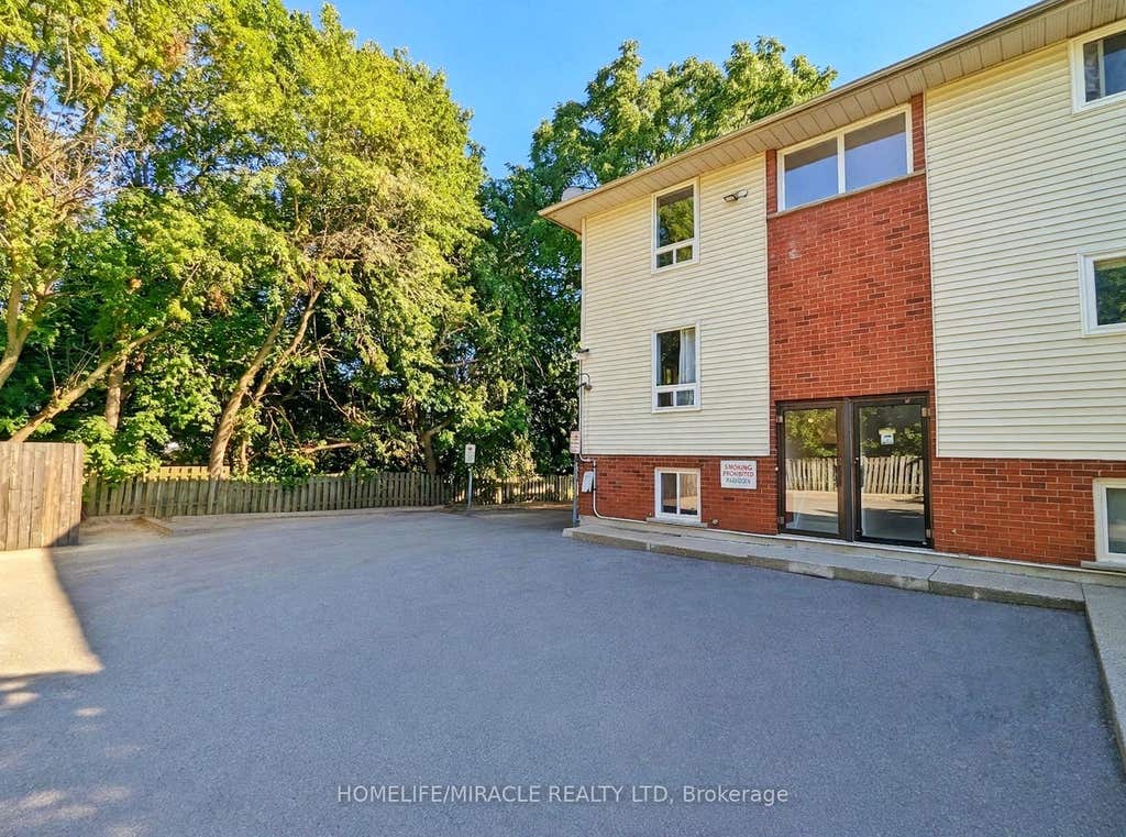 Photo of 119 Cedar Street S #14, Kitchener, ON N2G 3L6 (MLS # X13629906)