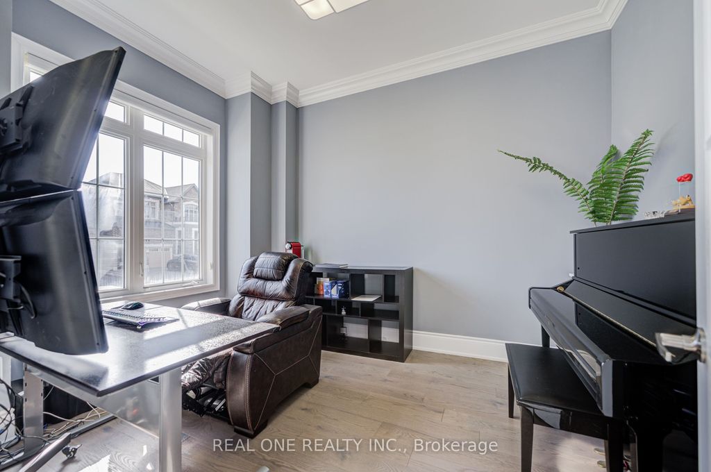 Photo of 100 Conklin Crescent, Aurora, ON L4G 0Z2 (MLS # N13082298)
