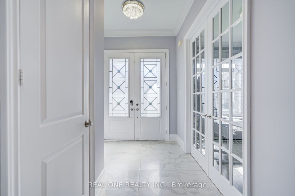 Photo of 100 Conklin Crescent, Aurora, ON L4G 0Z2 (MLS # N13082298)