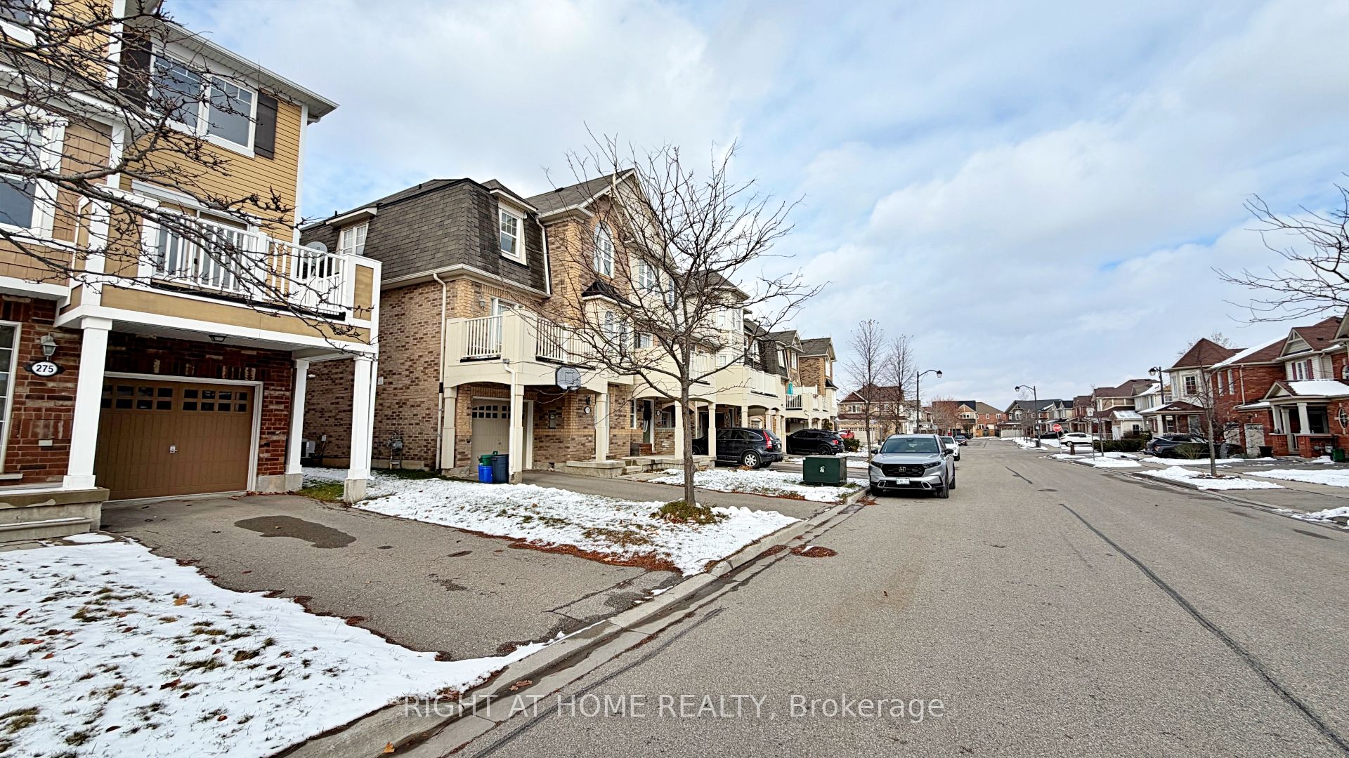 275 Woodley Crescent