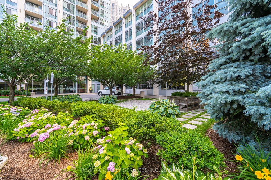 Photo of 225 Webb Drive #810, Mississauga, ON L5B 4P2 (MLS # W13015254)