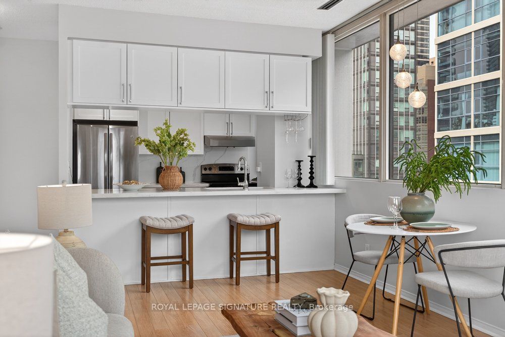 555 Yonge Street 707