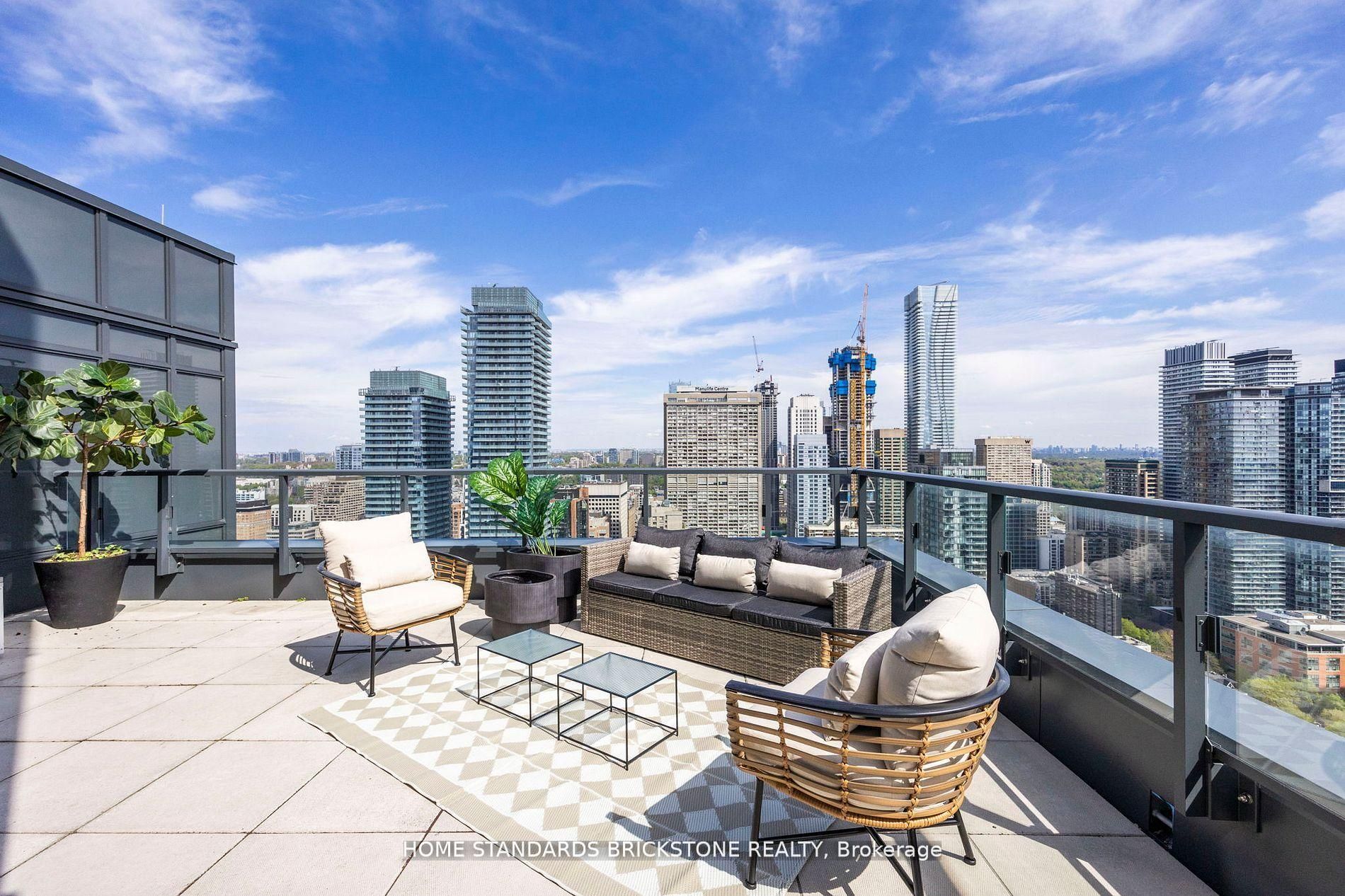 955 Bay Street 3907