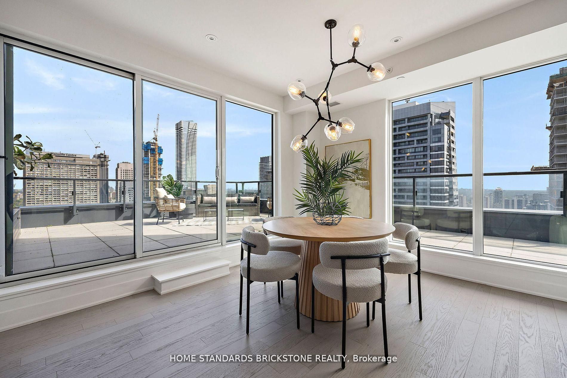 955 Bay Street 3907